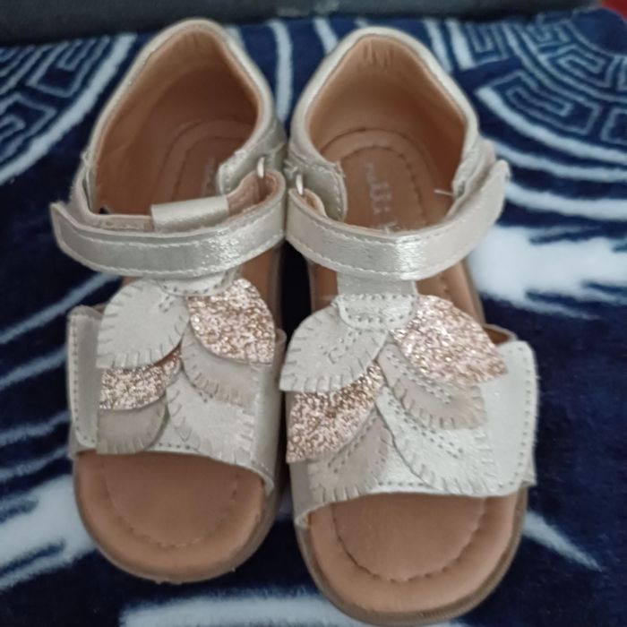 Vand sandale  marimea 24