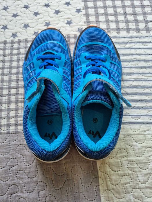 Продавам детски маратонки