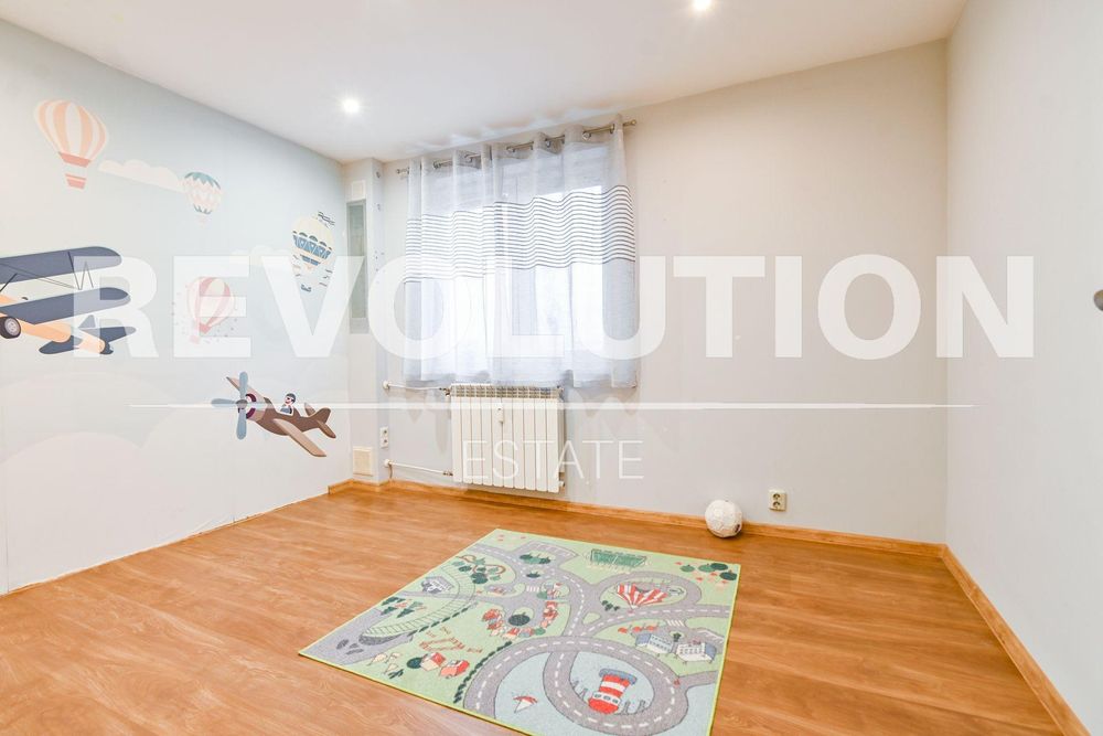 Продава се Тристаен апартамент в София, Фондови жилища - 61 кв.м за 1522 €/кв.м - Снимка #6