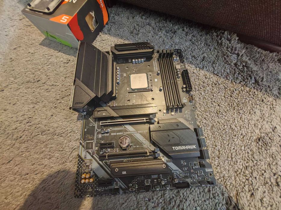Комплект MSI MAG B550 TOMAHAWK MAX WIFI + Ryzen 5 5600x, шестядрен 3.5/4.6GHz АМ4