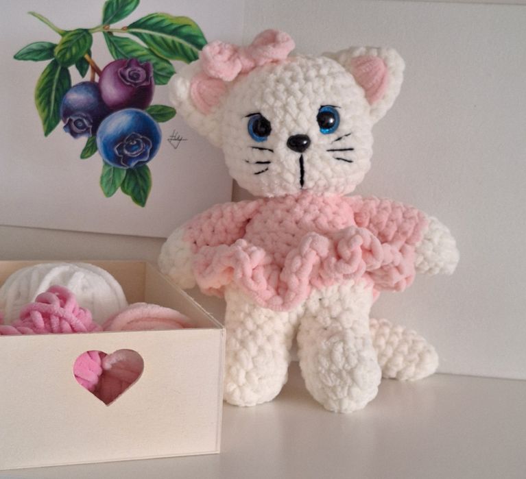 Малки плетени играчки. Зайче, мече, коте, бобър