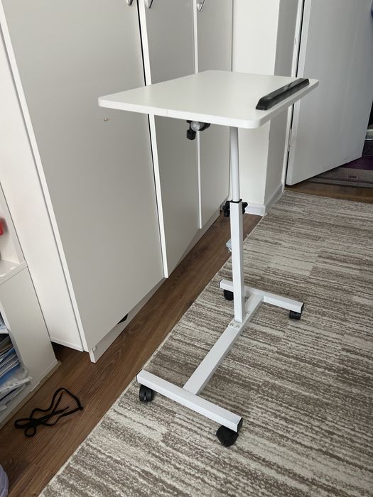 Стол регулируемый