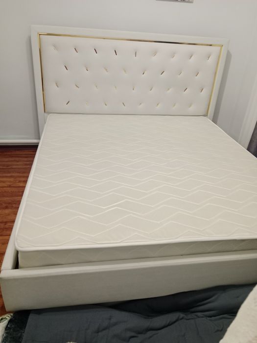 Продам Кровать  с тумбой