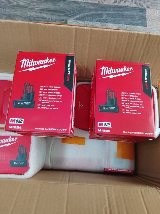 1 buc baterie Milwaukee 12V  6A nou