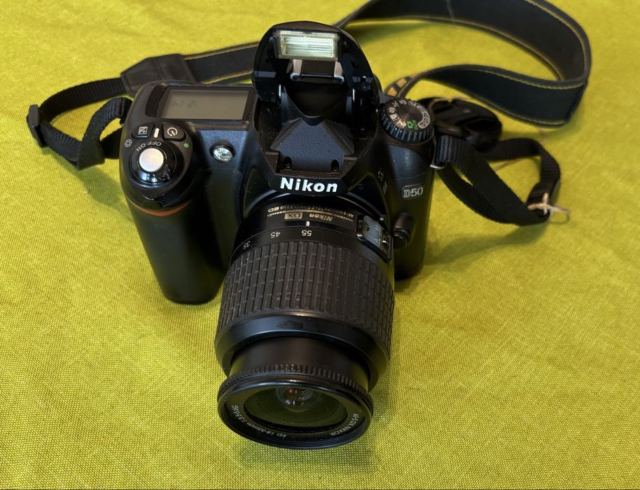 Продавам  фотоапарати NIKON D50  и  PRAKTIKA MTL 3