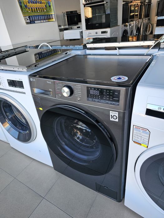 Комбинирана пералня със сушилня LG ThinQ