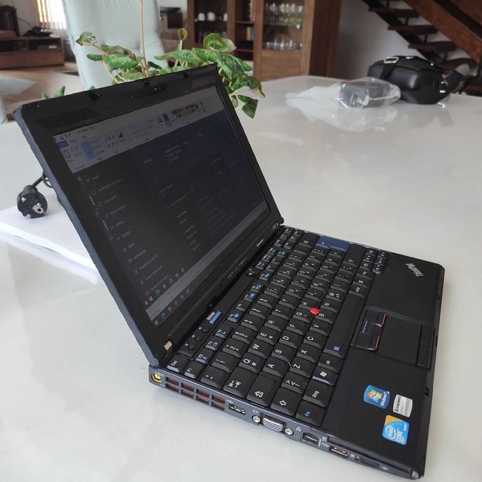 Lenovo ThinkPad E15 Gen 1 / i5-10210U /8GB / 256SSD NVME + 1TB HDD / IPS / Подсветка/Топ батерия 5-7часа/кутия и зарядно, Лаптоп Х201 и докинг станция