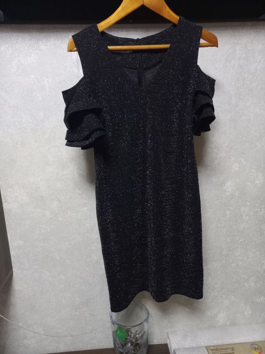 Продам платье, блестящее, красивое.