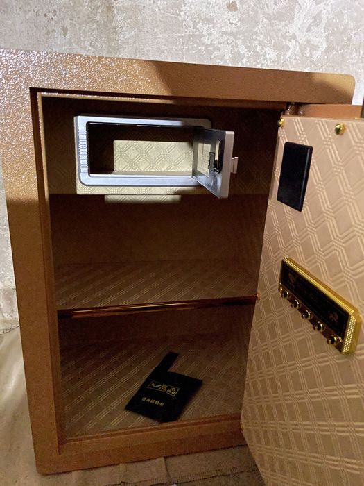 Сейф миталичиский разнобразный