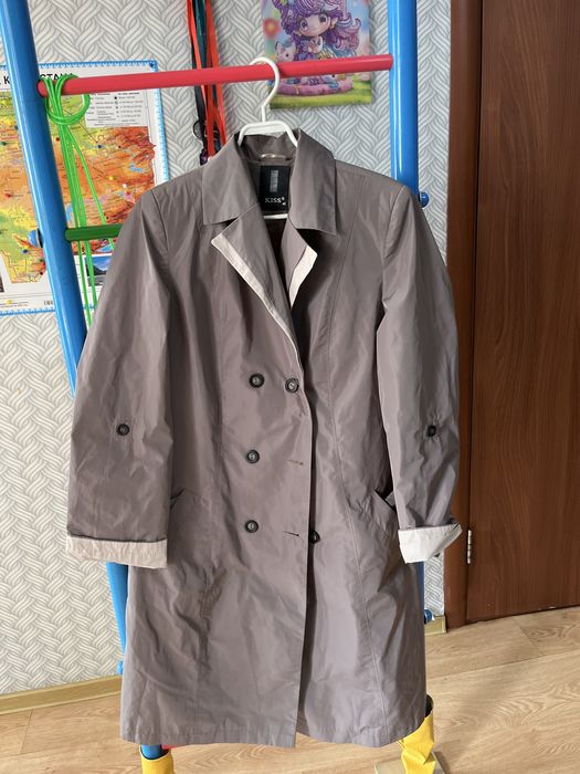 Отдам плащ от бренда кисс
