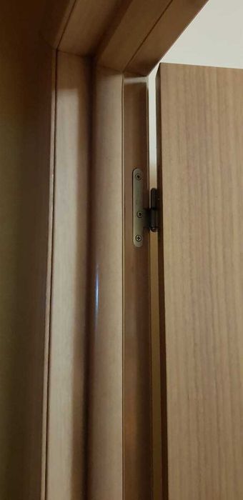 Двери межкомнатные в комплекте.