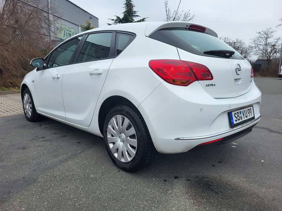 Opel astra J limousine