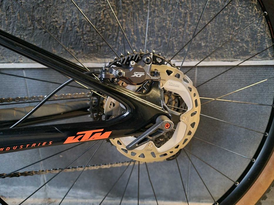 Карбонов велосипед КТМ