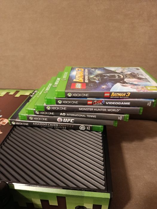 Xbox One MINECRAFT EDITION + Jocuri + maneta impecabila