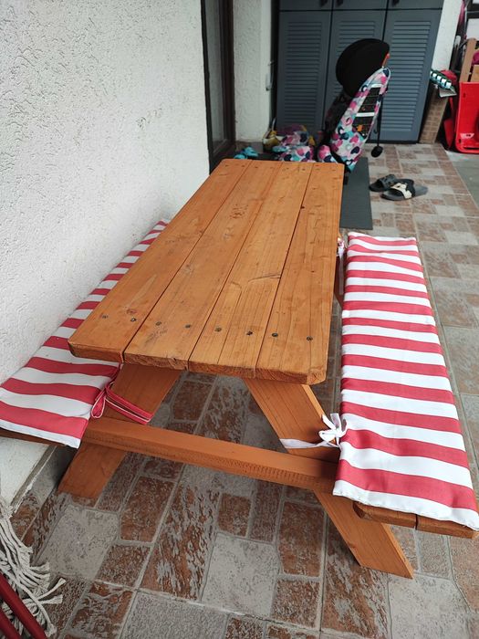 Masuta cu bancute din lemn pt copii