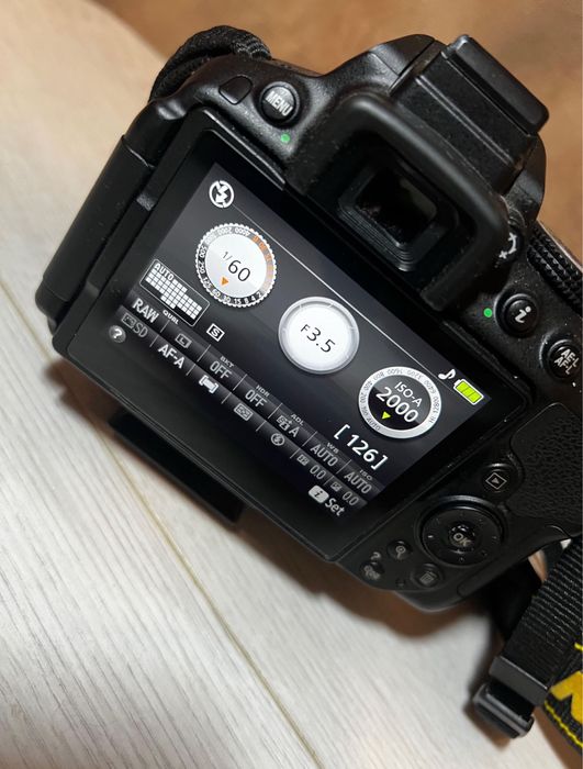 Nikon D5300 + Nikon 18 - 140mm