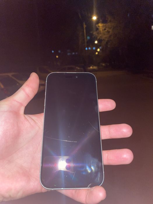 Продам айфон 15 128