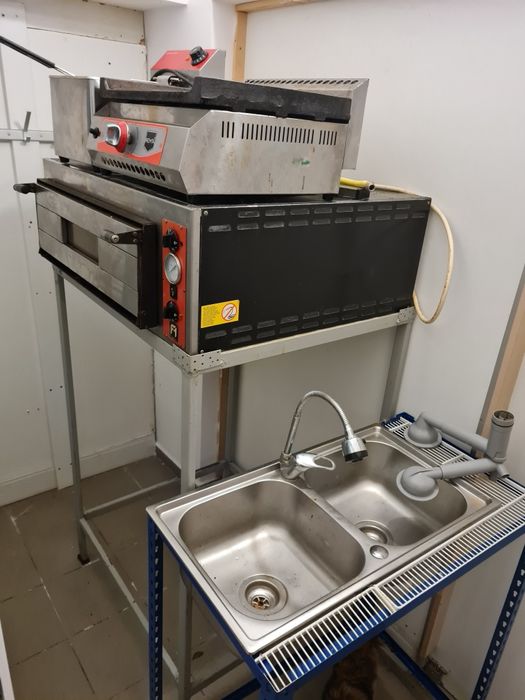 Vând cuptor pizza electric și mai multe  utilaje de bucatarie