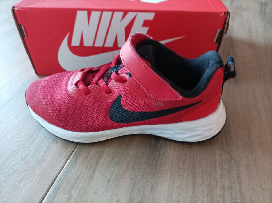 Nike - Олекотени обувки Revolution 6 NN за бягане