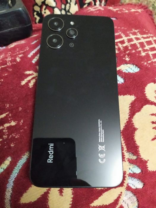 Продам телефон Redmi 12 256 g 4 G