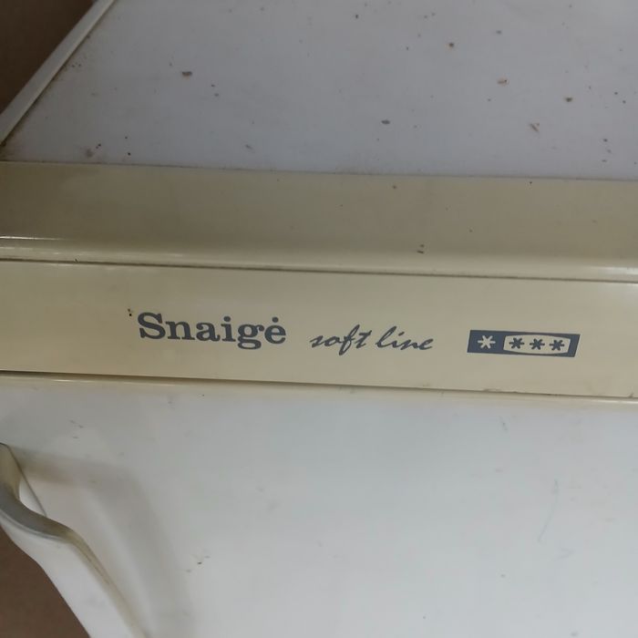 Продавам малък 80л.Фризер