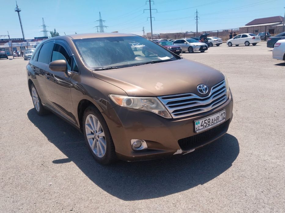 Tayota venza.     .