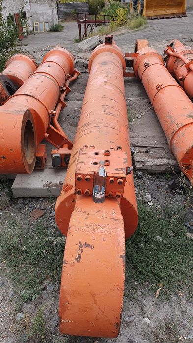Гидроцилиндры на экскаватор Hitachi