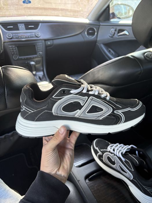 Vand dior b30 negru cu alb