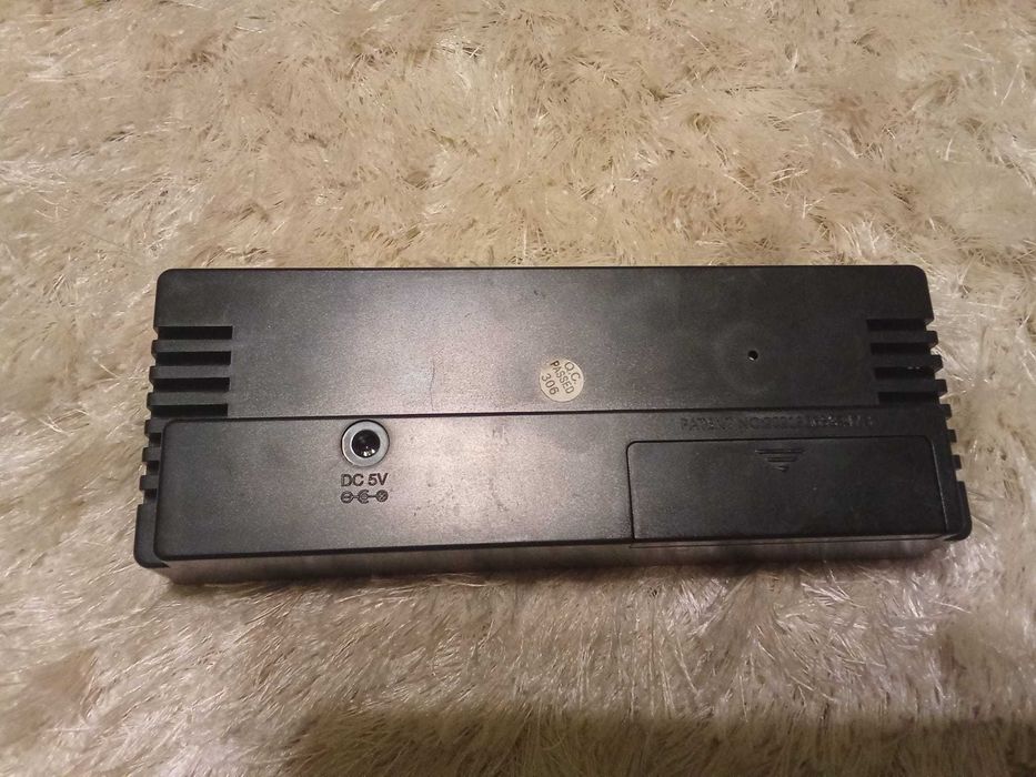 Ceas de birou cu afisaj LED