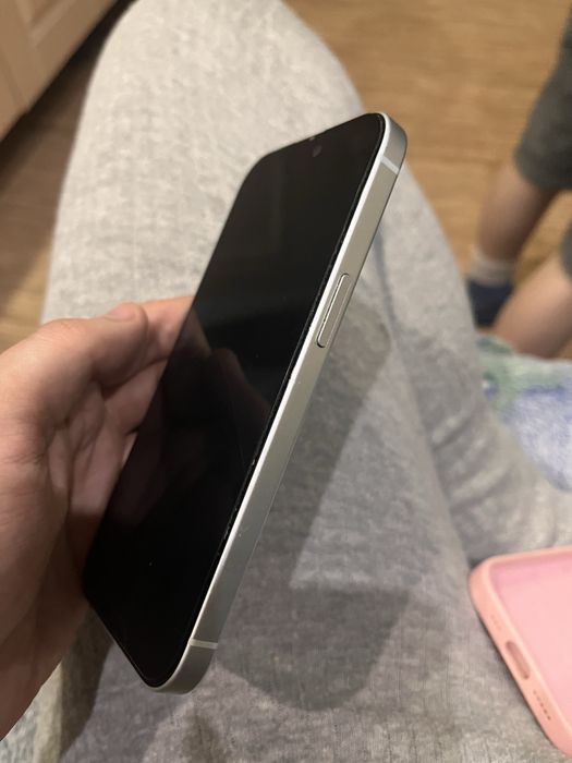 Продам айфон 15 на 128 гб