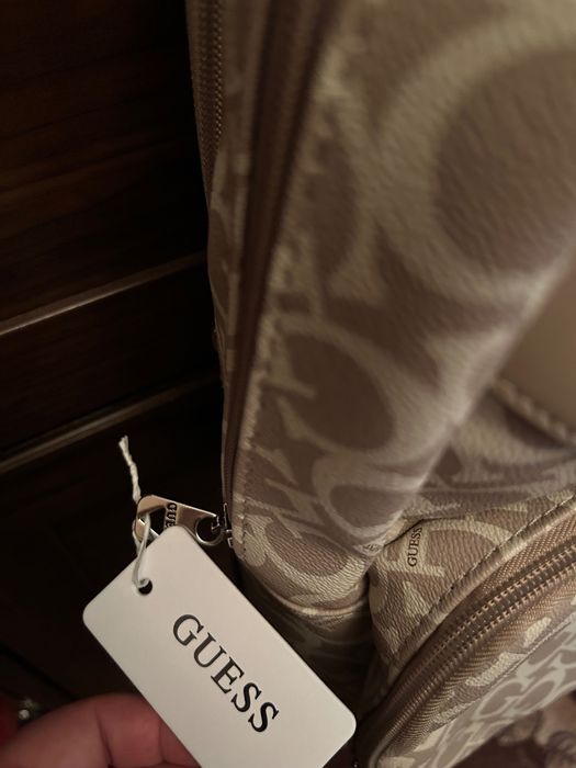 Стилна раница Guess