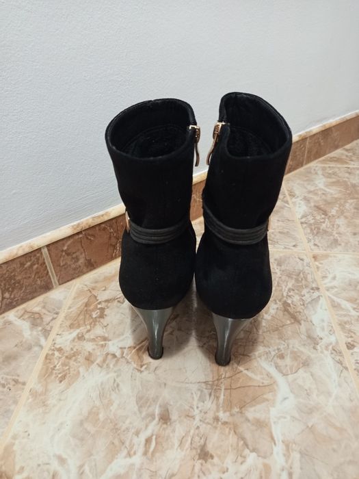 Дамски боти с ток 39 номер