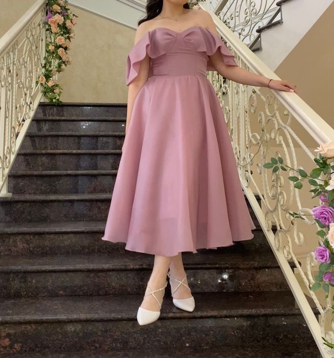 Нежно-розовое платье