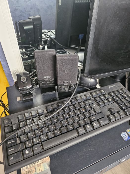 Компютър с монитор LG