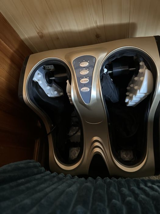 Массажер для ног .Работает только где стопы а верх не работ.На запчаст