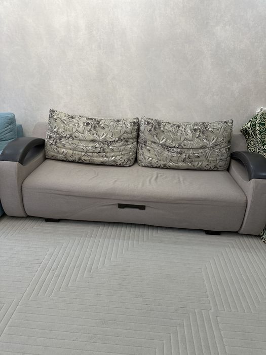 Продам диван б/у в хорошем состоянии, размер 227см на 95см