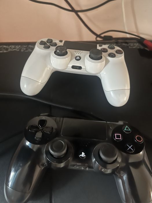 PlayStation 4 сатылады 2жостик бар