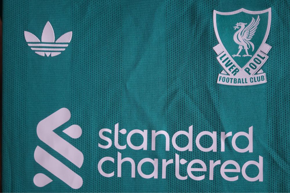 Тениска на Liverpool, трети екип, сезон 2025-2026