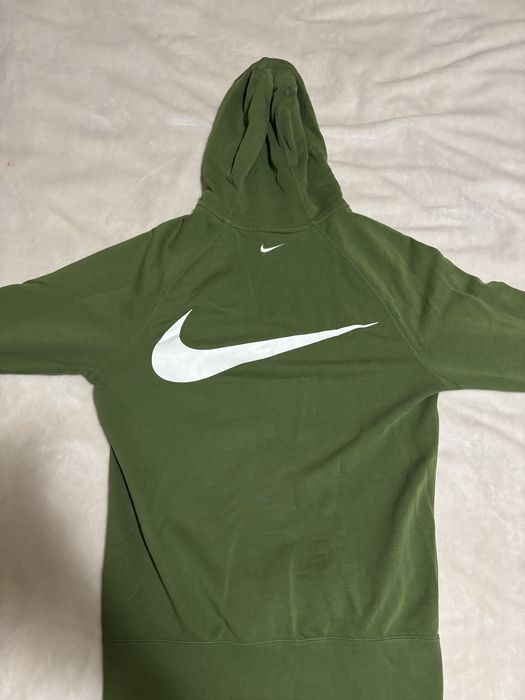 Продавам комплемт Nike Swoosh