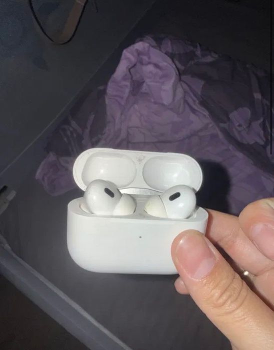 AirPods Pro 2 apple