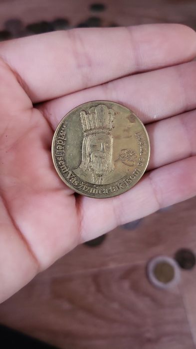 Много разных колекционых монет