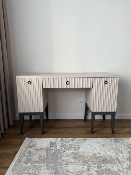 Продам стол туалетный