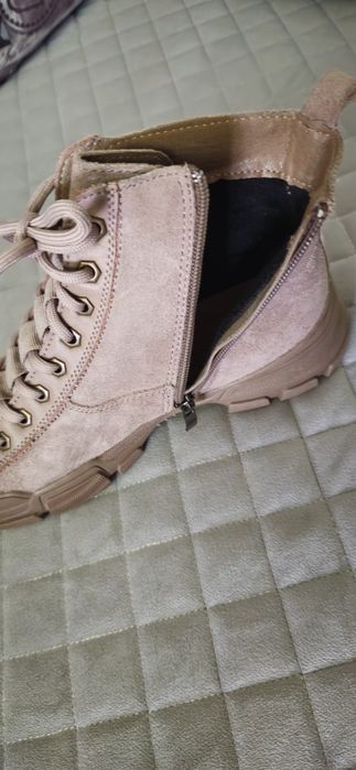 Продам женские демисезонные ботинки