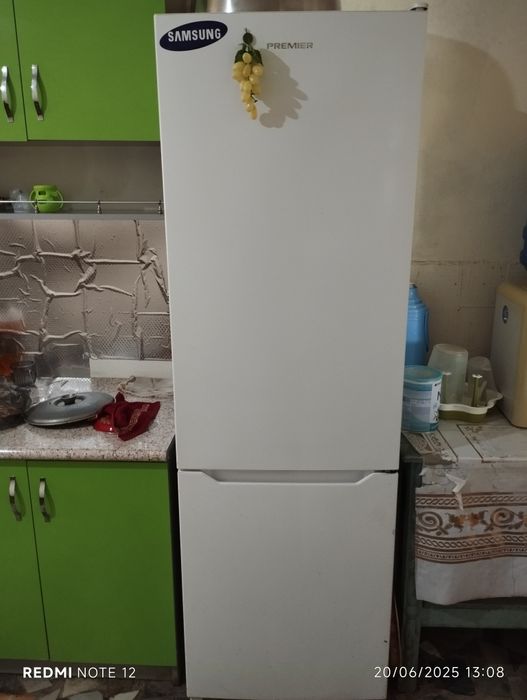 Muzlatgich sotiladi tez va arzonga yangidek