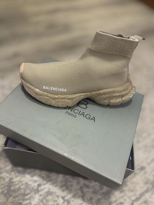 Продам кроссовки Balenciaga