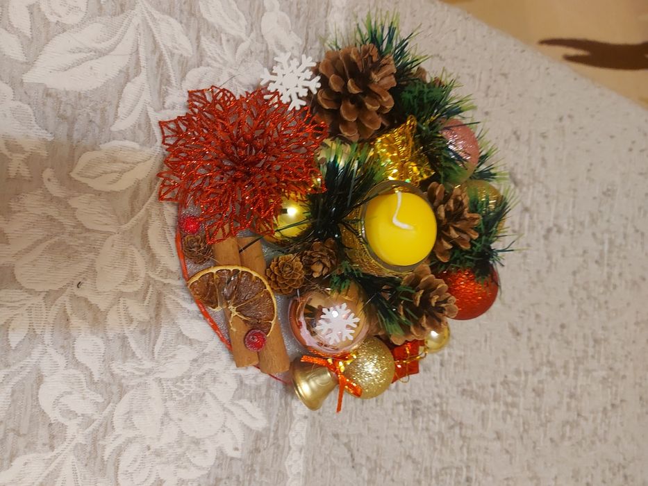 Коледни венци и свещници