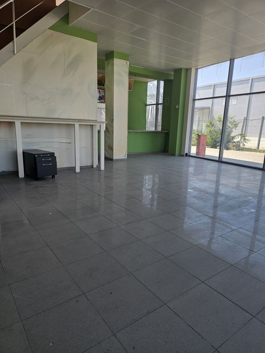 Vand  spatiu comercial sau depozitare