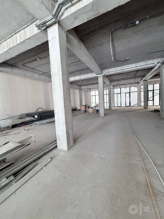 Сдается отдельно стоящие здание 2700м2 в Яккасарайском  районе. SH83
