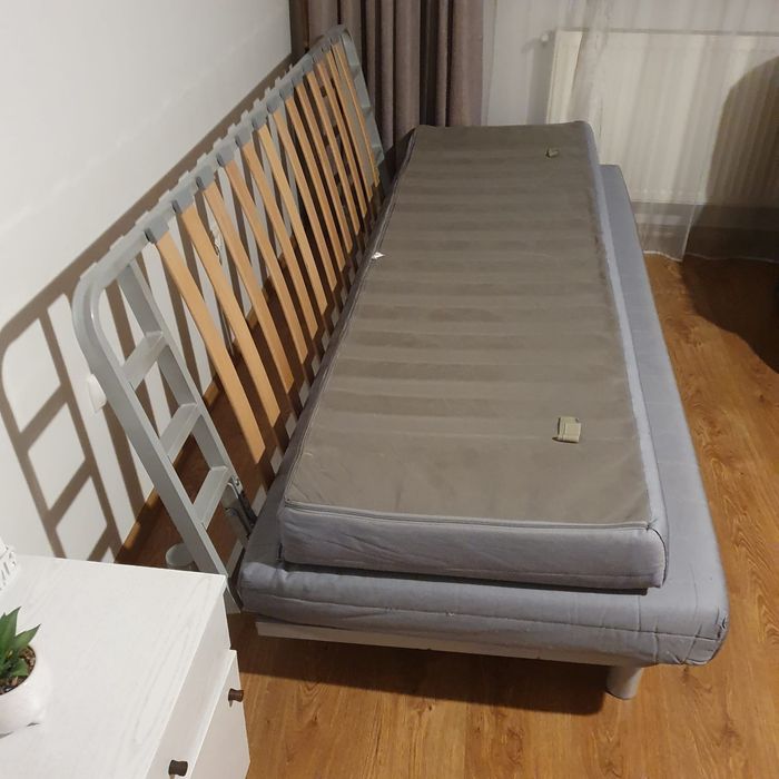 Canapea fixa și extensibila