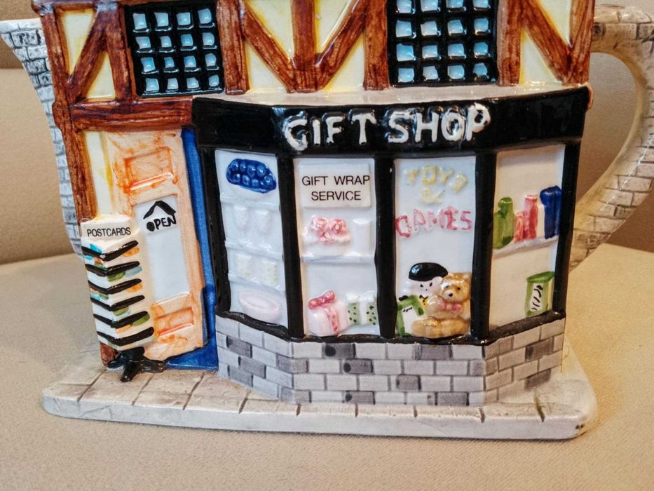 Порцеланов чайник "Магазин за подаръци"